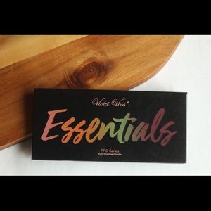 Violet Voss - The Essentials Palette
